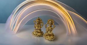 Sculpture religieuse indienne de conception moderne fabriquée à la main Ganesh et Laxmi assis sur une statue en laiton de lotus pour Diwali et les mariages - Product Image 4