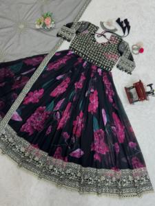 Belle robe de soirée et Dupatta avec fil avec séquence avec bordure en dentelle - Product Image 2