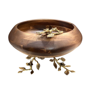 Bol de service décoratif en bois d'acacia poli avec pieds en laiton et accents de fleurs pour mariage ou décoration intérieure - Product Image 5