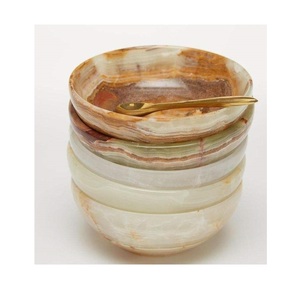 Bol décoratif en résine fait à la main avec finition polie brillante, design moderne et élégant, parfait pour les collations aux fruits, les salades ou la décoration de table - Product Image 1