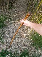 Bastone da Passeggio in Legno Naturale di Alta Qualità per Anziani con Impugnatura Multiforme e Terapia di Riabilitazione