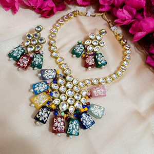 Collar Kundan Meenakari de Alta Calidad con Hermosos Pendientes, Trabajo Meenakari en la Parte Posterior, Perfecto para Fiestas y Bodas - Product Image 1