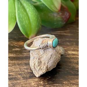 Anillo Navajo Hecho a Mano con Piedra Preciosa Turquesa, Diseño de Mariposa en Plata de Ley con Engaste de Bisel, Talla 3.75, para Uso Diario y Bodas - Product Image 3