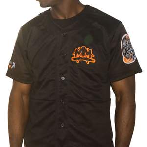 Camiseta Deportiva de Béisbol Negra para Hombre, con Botones en la Parte Delantera, Manga Corta, Parches Bordados, Uniforme Personalizado para Equipos, Venta al por Mayor - Product Image 4