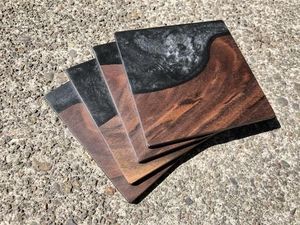 Ensemble de 4 sous-verres en bois d'acacia de luxe faits à la main en résine perlée noire Tapis et tampons décoratifs pour la maison - Product Image 3