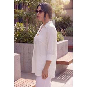 Blusa Modal Talla Grande con Accesorio de Cuello Color Crudo - Product Image 2