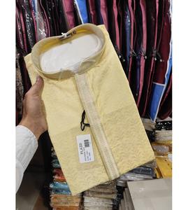 Kurta en soie douce Jacquard élégant pour hommes adapté aux événements culturels et aux vêtements traditionnels fournisseur indien - Product Image 4