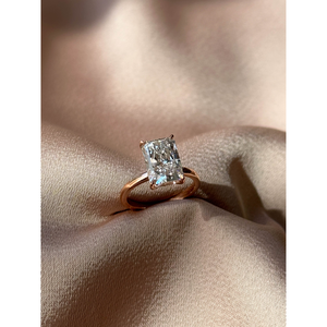 Anillo de Diamante Cultivado en Laboratorio con Corte Radiante de 3.51 Quilates, Oro Rosa de 14K, Halo Oculto, Solitario, Certificado IGI E/VVS2 - Product Image 4
