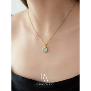 สร้อยคอจี้อะความารีนเคลือบทอง 18K พร้อมโซ่โทแพซสีฟ้า Tranquility ไม่หมองคล้ำ พลอยสีน้ำเงินรูปทรงเรขาคณิต - Product Image 5