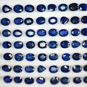 Mélange de pierres précieuses naturelles en saphir bleu taillé pierres chauffées et traitées de bonne qualité avec un superbe lustre parfait pour toute fabrication de bijoux - Product Image 4