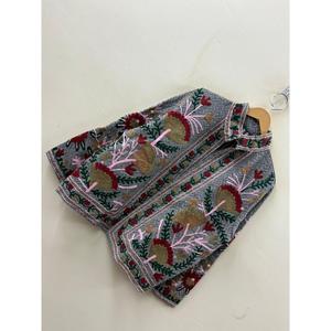 Veste en coton brodée à la main, motif Jardin de Karez, collection Printemps, finition Salt & Pepper Weave avec motif Fleur de Grenoble - Product Image 2