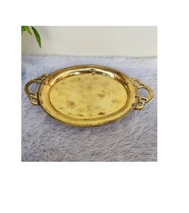 Bandeja de servicio de latón bellamente pulida con diseños intrincados, Perfecta para servir comida y mejorar la configuración de la Mesa - Product Image 5