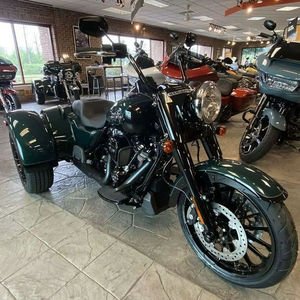 Tricycle moto haute performance 2024-2025 Freewheeler FLRT ALPINE GRN/BLK NOUVEAU DISPONIBLE - Product Image 1