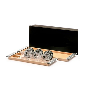 Plateau de service rectangulaire en acrylique et bois avec sous-verres en nacre, fait main, pour chocolats, en vente - Product Image 3