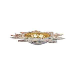Cuenco Urli de serenidad sagrada con flores flotantes Diya para espacios sagrados Cuenco Urli de armonía floral con flores flotantes - Product Image 3