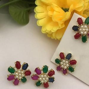 Boucles d'oreilles élégantes de meilleure qualité Boucles d'oreilles tendances en perles véritables CZ Bijoux de mode Mariages et fêtes pour femmes et filles - Product Image 1