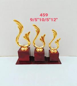 Trophée de récompense sportive personnalisé en or, très vendu, pour les championnats et les tournois scolaires, design en cristal - Product Image 2