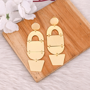 ต่างหูทองเหลืองชุบทองหรูหรา ดีไซน์พรีเมียม สำหรับส่งออกจำนวนมาก รับออกแบบตามสั่ง - Product Image 2