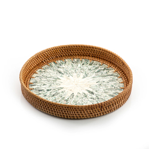 Plateau de service rond en rotin avec un design élégant tissé à la main parfait pour les collations de table basse et la décoration intérieure - Product Image 3
