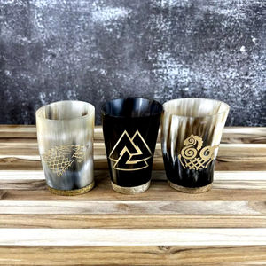 Vasos de chupito de cuerno vikingo rústico Cuerno de búfalo natural Perfecto para hidromiel y whisky - Product Image 1