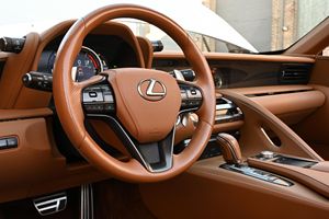 Lexus LC 500 Cabriolet 2021 d'occasion en excellent état, prêt à être expédié - Product Image 2