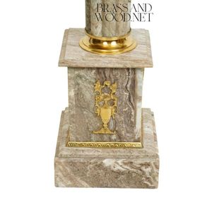 Socle en marbre veiné gris clair de luxe avec capitale en laiton corinthien - Product Image 5