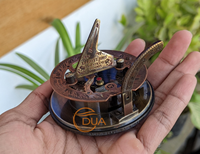 Brújula de Bolsillo Estilo Antiguo con Reloj Solar, Caja de Latón Hecha a Mano, Regalo Náutico Vintage para Coleccionistas, Puntero Artístico Resistente a Golpes