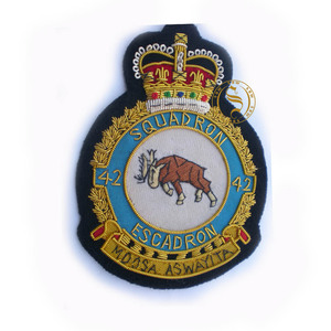 Insignias bordadas a mano Emblemas Royal blazer oro alambre bordado corona insignia emblema táctico ancla parche para bolsillo cresta - Product Image 4