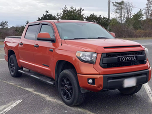 Toyota Tundra TRD Pro 2024 Usada en Excelentes Condiciones ~75001 Millas Motor V8 de 5.7 Litros 4WD Modelo CrewMax Volante a la Izquierda Cuero Mayormente Original - Product Image 4