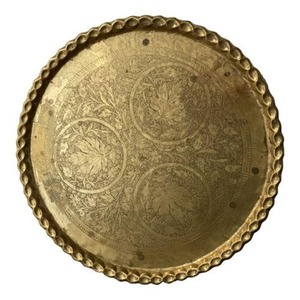 Plateaux de service en laiton ornés pour les amateurs d'antiquités et décors de table à manger raffinés avec une beauté dorée faite à la main unique - Product Image 6