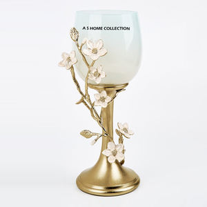 Porte-bougie classique à 4 bras de conception standard, accessoires de haute qualité pour la décoration de la maison, des hôtels et des fêtes - Product Image 3