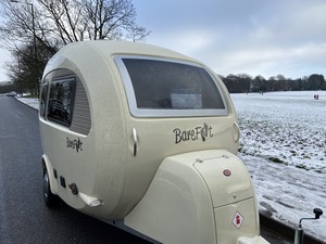 Achetez une nouvelle caravane de camping BareFoot Teardrop légère en alliage d'aluminium, pour 4 personnes, caravane de voyage moderne, charge utile maximale de 1001-2000 kg - Product Image 1