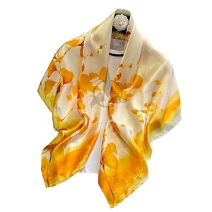 Éclat subtil fabriqué à la main bord ethnique foulard en soie longue longueur motif floral 100% soie imprimé sur mesure multifonctionnel en gros - Product Image 1