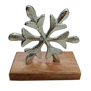Adorno de copo de nieve de aluminio Decoración de mesa de plata Premium con base de madera Decorativo de Navidad hecho a mano - Product Image 1