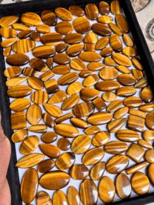 พลอยตาเสือธรรมชาติเกรด AAA อัญมณีทรงหลวมสีน้ำตาล - Product Image 2