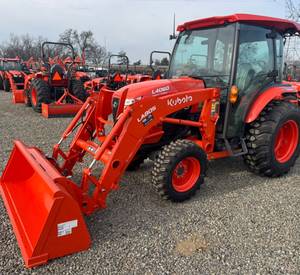 Tractor Agrícola L4060 de 40 HP en Oferta, con Cargador Frontal LA905, Rojo, Tracción en las 4 Ruedas, Alta Productividad - Product Image 3