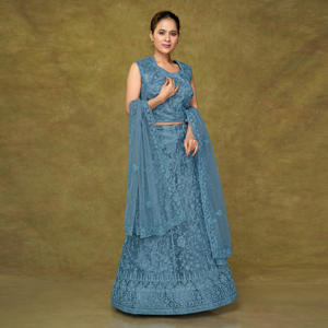 ชุดเลเฮนกาโชลีสำเร็จรูปสุดหรู พร้อมงานปักประณีตและผ้าคลุมไหล่เข้าชุด เหมาะสำหรับงานแต่งงาน - Product Image 3