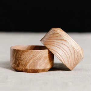 Elegante cuenco de madera para servir con acabado pulido, perfecto para Decoración de mesa y presentación de servicio de comida - Product Image 1