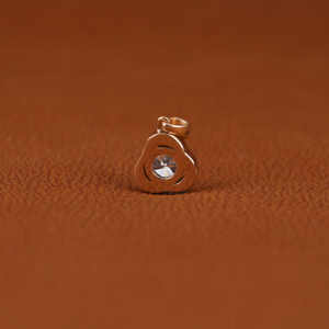 Pendentif minimaliste personnalisé en or plaqué 14 carats avec diamant de laboratoire taillé, pour femme, nouvelle tendance, serti clos classique, 0,5 carat total - Product Image 4