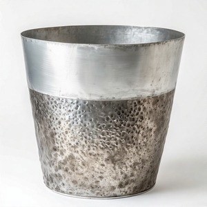 Elegante maceta de plata helada con delicada textura martillada diseñada para esquinas de boutique o estilo interior tranquilo - Product Image 2