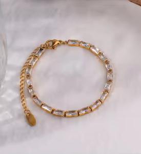 Bracelet de tennis minimaliste en diamant Baguette Rectangle Bracelet en pierre CZ Bracelet Moissanite pour femme Excellente idée cadeau! - Product Image 1