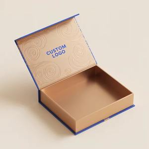 Boîte magnétique rigide en carton ondulé de taille personnalisée, en matériaux recyclés, avec doublure en éponge, gaufrage, boîte cadeau magnétique noire pour vêtements - Product Image 3