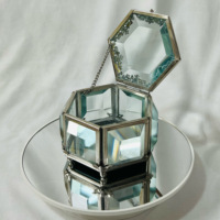 Faveurs de mariage décoratives de luxe Mini boîte à bagues en verre de cristal couvercle de perles de concepteur en métal argenté moderne personnalisable