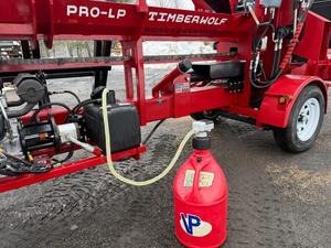 Processeur de bois de chauffage Timberwolf Pro-LP 25 tonnes, moteur à essence 22 CV, capacité de bûches de 16 pouces, fendeuse de bûches commerciale remorquable - Product Image 2