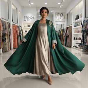 Ensemble de robe formelle pakistanaise en deux pièces |   Abaya verte avec robe intérieure beige |   Tendances par CP - Product Image 2