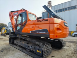 Excavadora de Orugas Usada Doosan DX250 Modelo 2023, Pocas Horas, Excelente Estado, Componentes Principales: Motor, Engranaje, Rodamiento, en Venta - Product Image 2