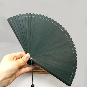 Abanico de mano de madera tradicional con tela de algodón ligero para ocasiones elegantes - Product Image 1