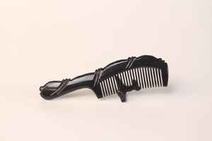 หวีผมทำจากเขาธรรมชาติ เป็นมิตรกับสิ่งแวดล้อม ขัดเงาด้วยมือ ซี่กว้าง ช่วยสางผมไม่พันกัน บำรุงหนังศีรษะและเส้นผมให้แข็งแรง - Product Image 5