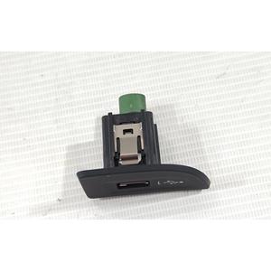 พอร์ต USB สำหรับรถยนต์ AUDI A3 ซีรีส์ (8V1) รุ่น 8V1035726 (ปี 2012-2018) - Product Image 5