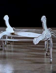 Stunning Metal Cutlery Chopstick Rest Spoon Rest <b>For</b> <b>Kitchen</b> Home Hotel Restaurant And Wedding Events Usage Table <b>Decor</b> <b>Items</b> - Product Image 3